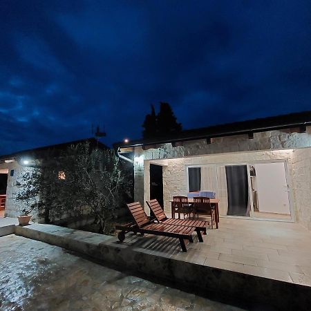 Apartmani Morovi Dvori Drage Exterior foto
